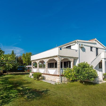 Nice apartment in Pinezici with 3 Bedrooms&WiFi Buitenkant foto