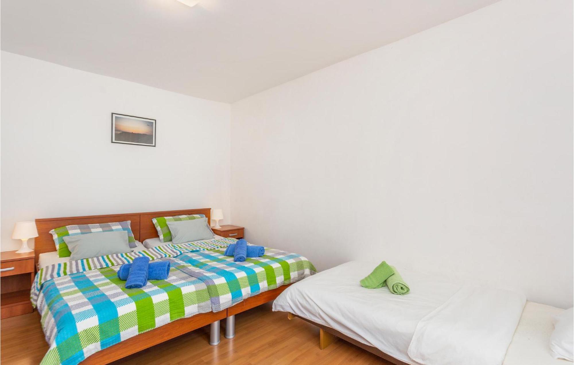 Nice apartment in Pinezici with 3 Bedrooms&WiFi Buitenkant foto