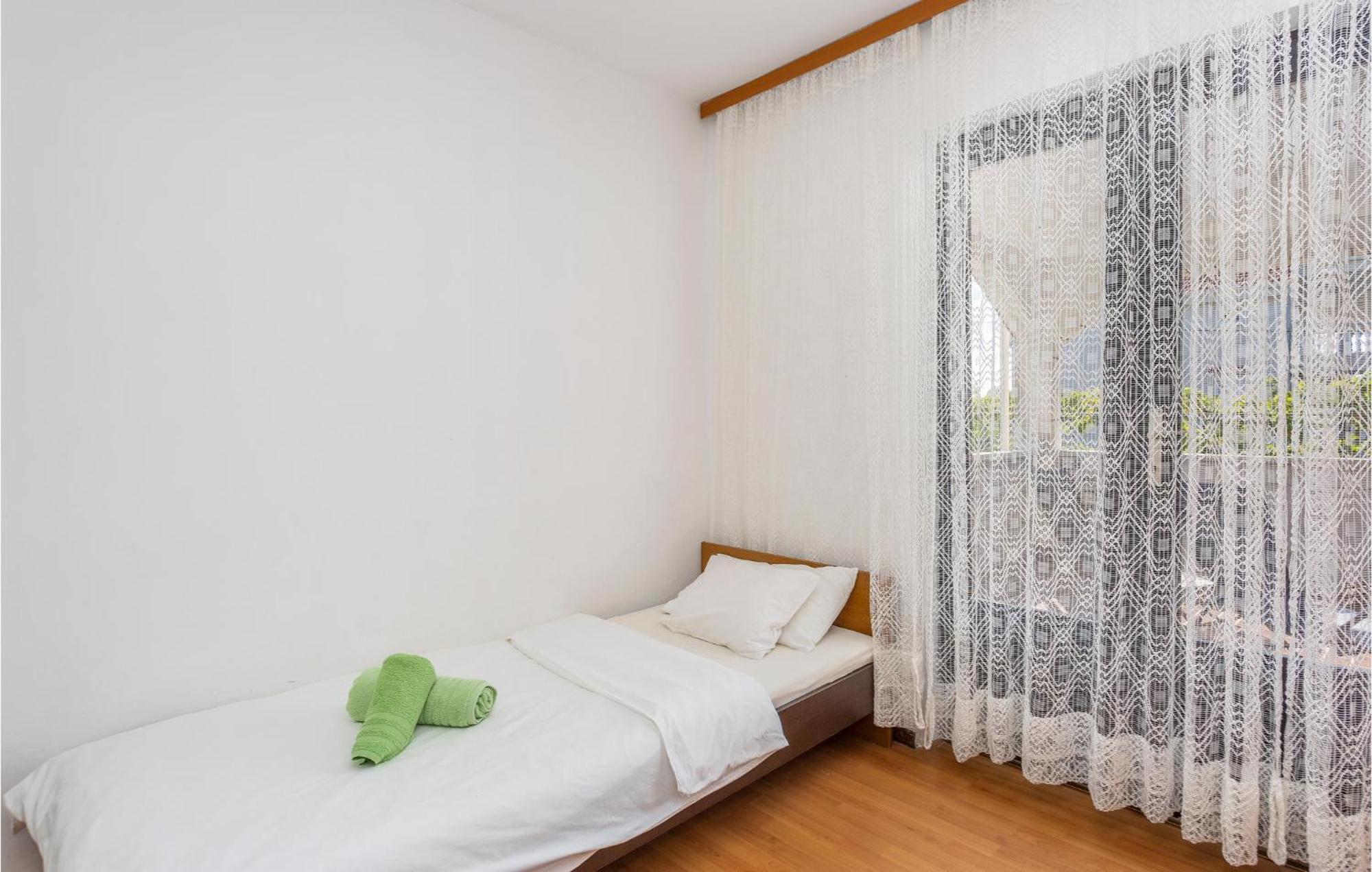 Nice apartment in Pinezici with 3 Bedrooms&WiFi Buitenkant foto