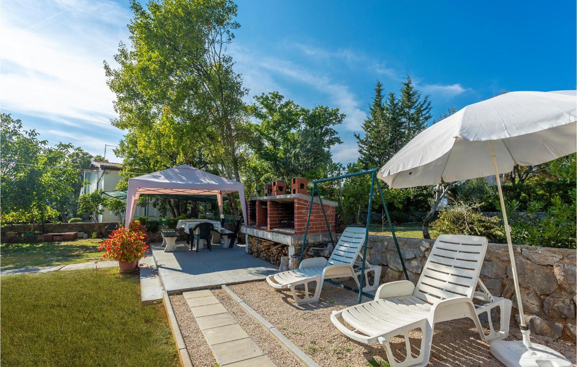 Nice apartment in Pinezici with 3 Bedrooms&WiFi Buitenkant foto
