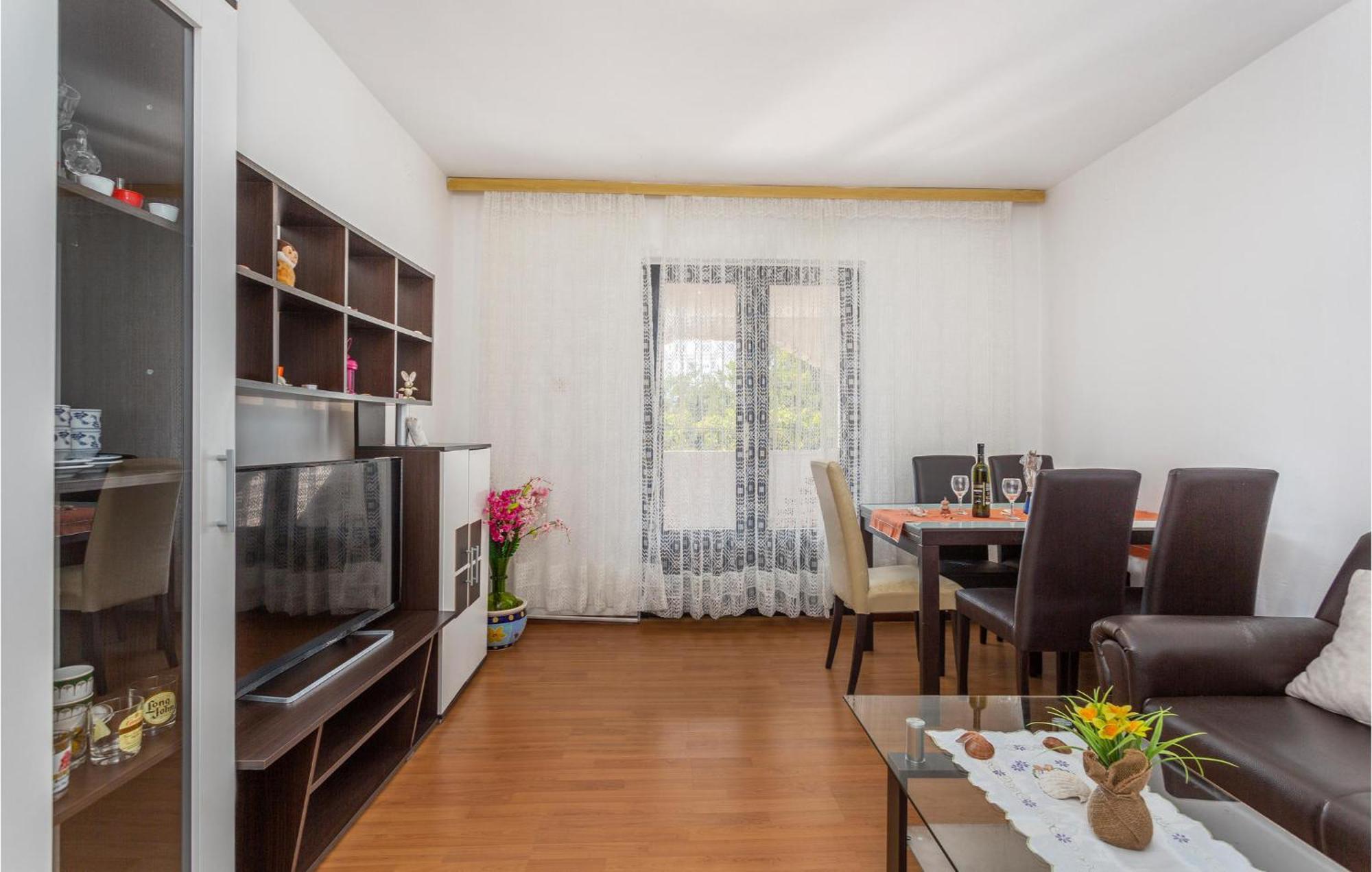 Nice apartment in Pinezici with 3 Bedrooms&WiFi Buitenkant foto