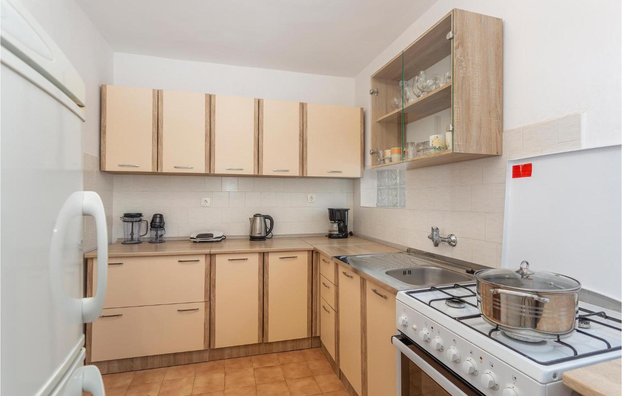 Nice apartment in Pinezici with 3 Bedrooms&WiFi Buitenkant foto