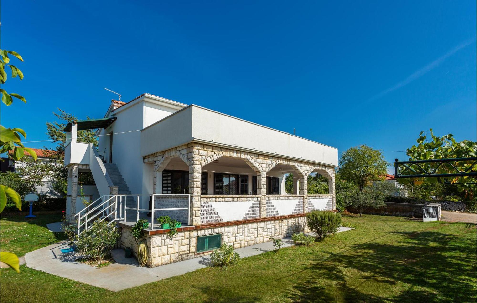 Nice apartment in Pinezici with 3 Bedrooms&WiFi Buitenkant foto