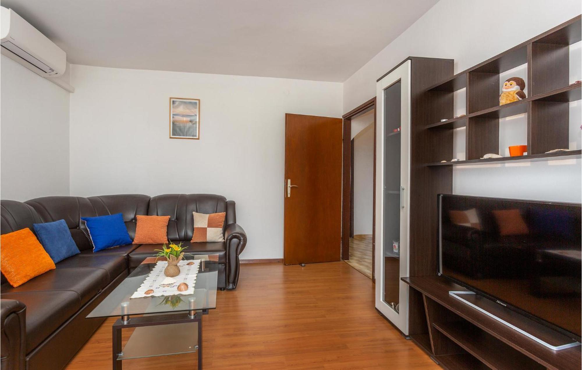 Nice apartment in Pinezici with 3 Bedrooms&WiFi Buitenkant foto